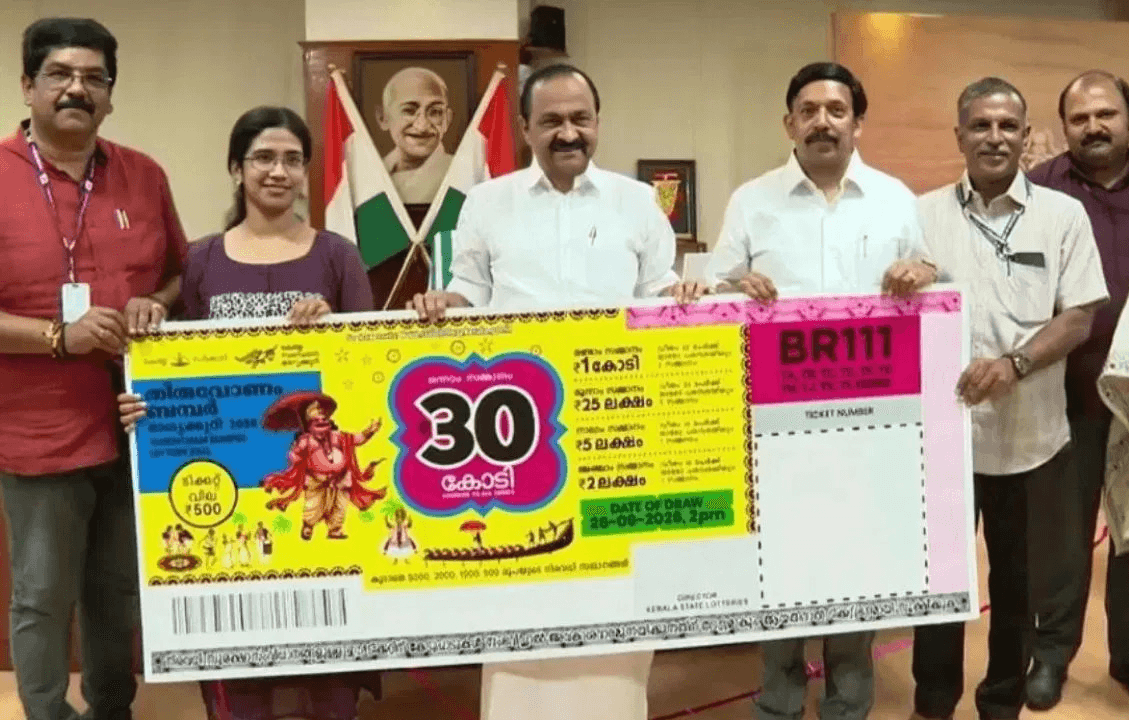 തിരുവോണം ബമ്പർ ഒന്നാം സമ്മാനം തനിക്ക്; ടിക്കറ്റ് നഷ്ടപ്പെട്ടെന്ന് ഫോട്ടോയുമായി തമിഴ്‌നാട് സ്വദേശി പാലക്കാട് എസ്പി ഓഫീസിൽ