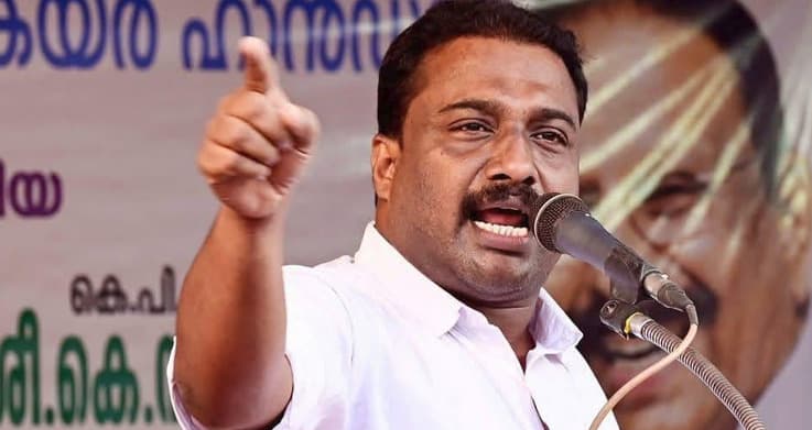 അപേക്ഷ ക്ഷണിക്കാതെ നേരിട്ട് ബയോഡാറ്റ വാങ്ങി നിയമനം; കോൺഗ്രസ് നേതാവ് ബി.ആർ.എം. ഷെഫീറിന്റെ ഭാര്യക്ക് സീമാറ്റിൽ 40,000 രൂപ ശമ്പളത്തിൽ ജോലി