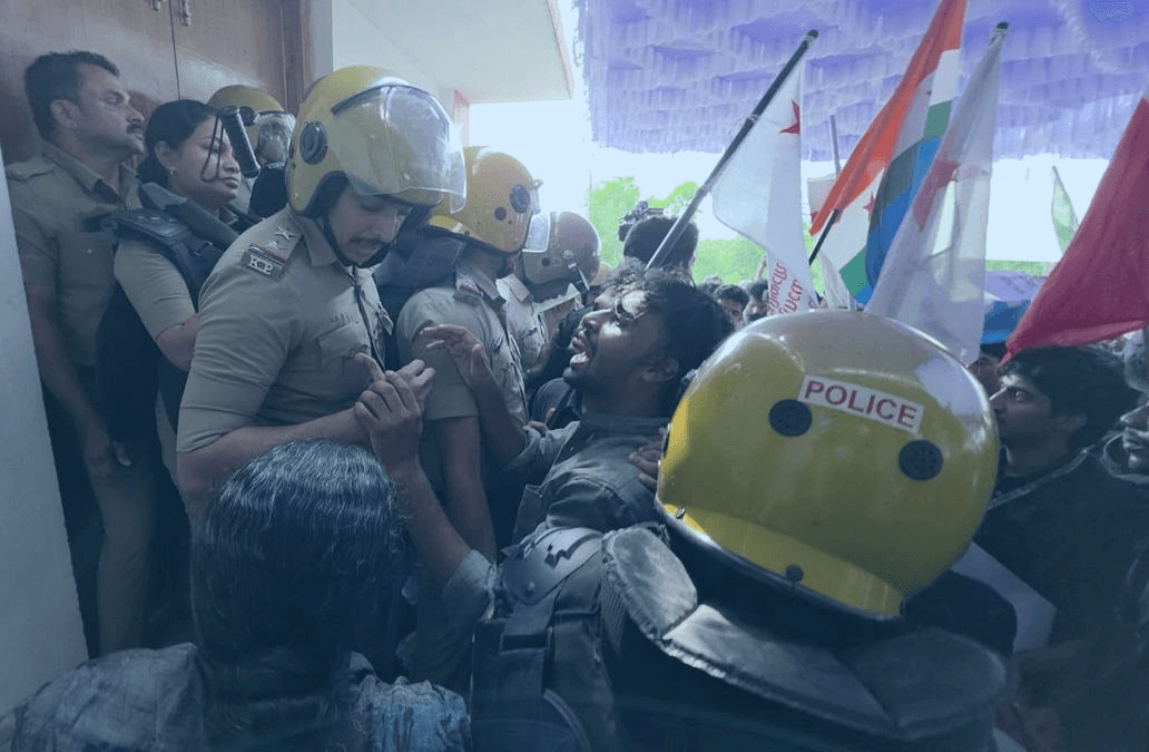 കേന്ദ്ര സർവകലാശാലയിലെ വന്ദേമാതരം സെമിനാർ പ്രതിഷേധം: എസ്എഫ്ഐ, എൻഎസ്‌യുഐ, എംഎസ്എഫ് ഭാരവാഹികളടക്കം അഞ്ച് വിദ്യാർത്ഥികൾക്ക് സസ്പെൻഷൻ