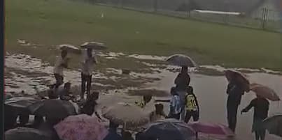 മൂന്നാറിൽ കനത്ത മഴയത്ത് ചെളിനിറഞ്ഞ ഗ്രൗണ്ടിൽ സബ് ജില്ലാ കായികമേള; റിലേ മത്സരത്തിനിടെ തെന്നിവീണ് വിദ്യാർത്ഥികൾക്ക് പരിക്ക്