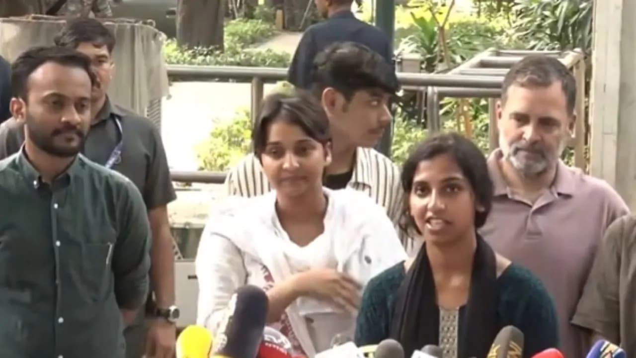 ഡൽഹി പോലീസിന്റെ ക്രൂരമർദനം: എൻഎസ്‌യുഐ പ്രവർത്തക ആതിര വിജയന്റെ പരാതിയിൽ കേരളത്തിൽ സീറോ എഫ്ഐആർ രജിസ്റ്റർ ചെയ്തു