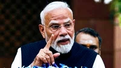 നീറ്റ് ചോദ്യപേപ്പർ ചോർച്ച: പ്രതികളെ വെറുതെ വിടില്ല, വിചാരണയ്ക്ക് ഫാസ്റ്റ് ട്രാക്ക് കോടതികൾ സജ്ജമാക്കുമെന്ന് പ്രധാനമന്ത്രി; കടുത്ത വിമർശനവുമായി രാഹുൽ ഗാന്ധി