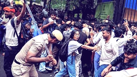 സമരക്കാരാണ് പൊലീസിനെ ആദ്യം ആക്രമിച്ചത് സി.ജെ.പിക്കെതിരെ പ്രതിഷേധവുമായി ഡൽഹി പൊലീസുകാരുടെ കുടുംബാംഗങ്ങൾ
