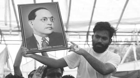 എന്റെ പഠന രേഖകൾ വെളിപ്പെടുത്താം, ‘ചക്രവർത്തി’ ബിരുദം പരസ്യമാക്കുമോ?: പ്രധാനമന്ത്രി നരേന്ദ്ര മോദിയെ വെല്ലുവിളിച്ച് അഭിജീത് ദീപ്കെ