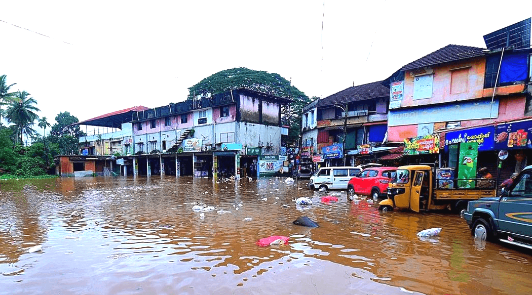 തിരുവല്ല, കോട്ടയം, ആറന്മുള പ്രദേശങ്ങളിൽ വെള്ളമിറങ്ങുന്നു: പ്രളയക്കെടുതിക്ക് ആശ്വാസം; ചിലയിടങ്ങളിൽ ദുരിതം തുടരുന്നു