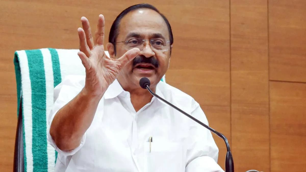 പ്രളയക്കെടുതി: വീടും സ്ഥലവും നഷ്ടമായവർക്ക് 12 ലക്ഷം രൂപയും വെള്ളംകയറിയ വീടുകൾക്ക് 10,000 രൂപയും ധനസഹായം പ്രഖ്യാപിച്ച് മുഖ്യമന്ത്രി വി.ഡി. സതീശൻ