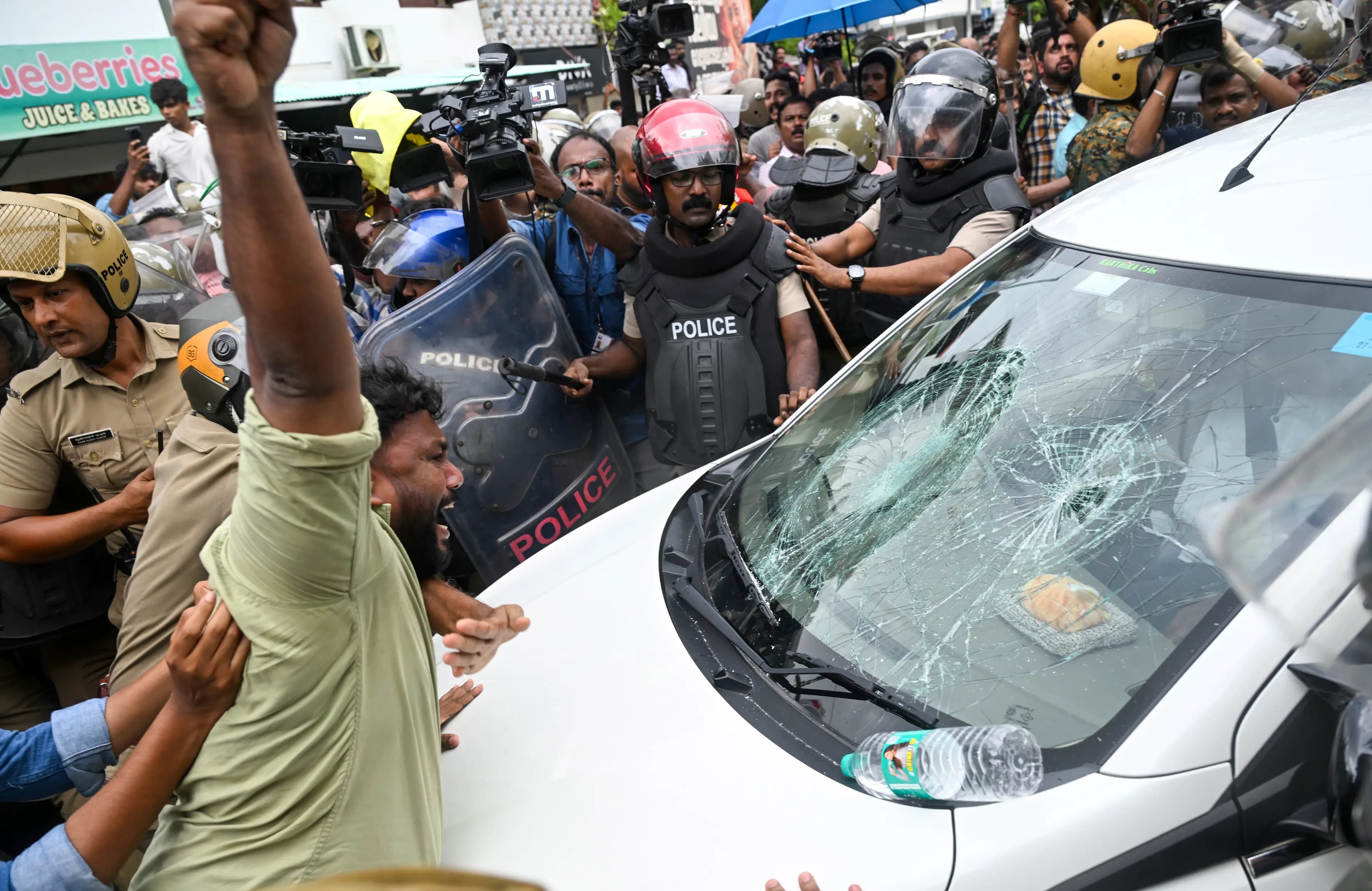 ഇ.ഡി ഉദ്യോഗസ്ഥരെ മർദ്ദിച്ച കേസ്: രണ്ട് സി.പി.ഐ.എം പ്രവർത്തകർക്ക് കൂടി ഹൈക്കോടതി ജാമ്യം അനുവദിച്ചു