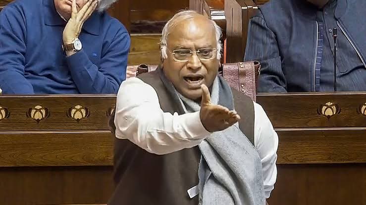 'എന്തു പറയണം, എപ്പോൾ പറയണം എന്നത് എന്റെ അവകാശമാണ്': കിരൺ റിജിജുവിന് മല്ലികാർജുൻ ഖാർഗെയുടെ മറുപടി