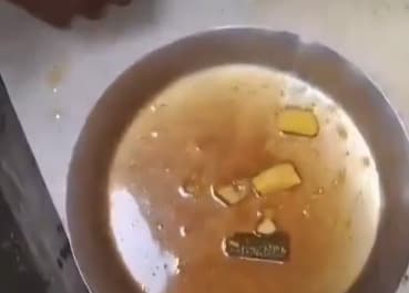 ഉച്ചഭക്ഷണത്തിലെ കറിയിൽ വെള്ളം കലക്കി നൽകിയ സംഭവം: ഉത്തർപ്രദേശിൽ സ്കൂൾ പ്രധാനാധ്യാപകന് സസ്പെൻഷൻ, പാചകക്കാരന് ജോലി നഷ്ടമായി