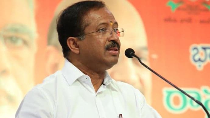 മുഖ്യമന്ത്രി വി.ഡി. സതീശൻ പ്രസ്താവന പിൻവലിച്ച് മാപ്പ് പറയണം; 140 പേരെ കാണാതാകുന്നതുവരെ നോക്കി നിൽക്കുകയാണോയെന്ന് വി. മുരളീധരൻ