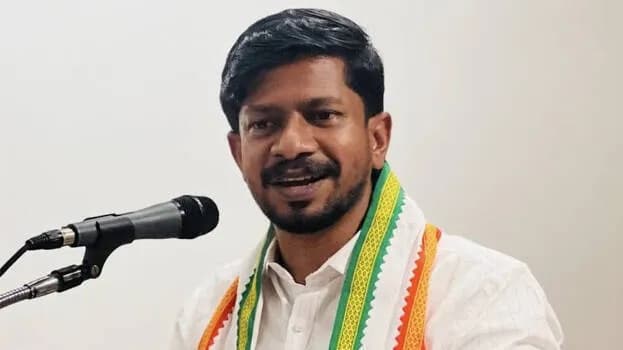 മെസിയെയും അർജന്റീന ടീമിനെയും കേരളത്തിലെത്തിക്കുന്നതിലെ വിവാദം: അന്വേഷണ റിപ്പോർട്ട് മുഖ്യമന്ത്രിക്ക് കൈമാറി കായികവകുപ്പ്