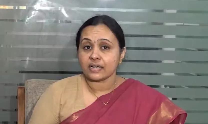 മാധ്യമങ്ങൾ പരാതിപ്പെട്ടാൽ ഒപ്പം നിൽക്കാമെന്നല്ല മുഖ്യമന്ത്രി പറയേണ്ടത്, സംസ്ഥാനത്ത് നടക്കുന്നത് മാധ്യമ അടിയന്തരാവസ്ഥ: വീണാ ജോർജ്