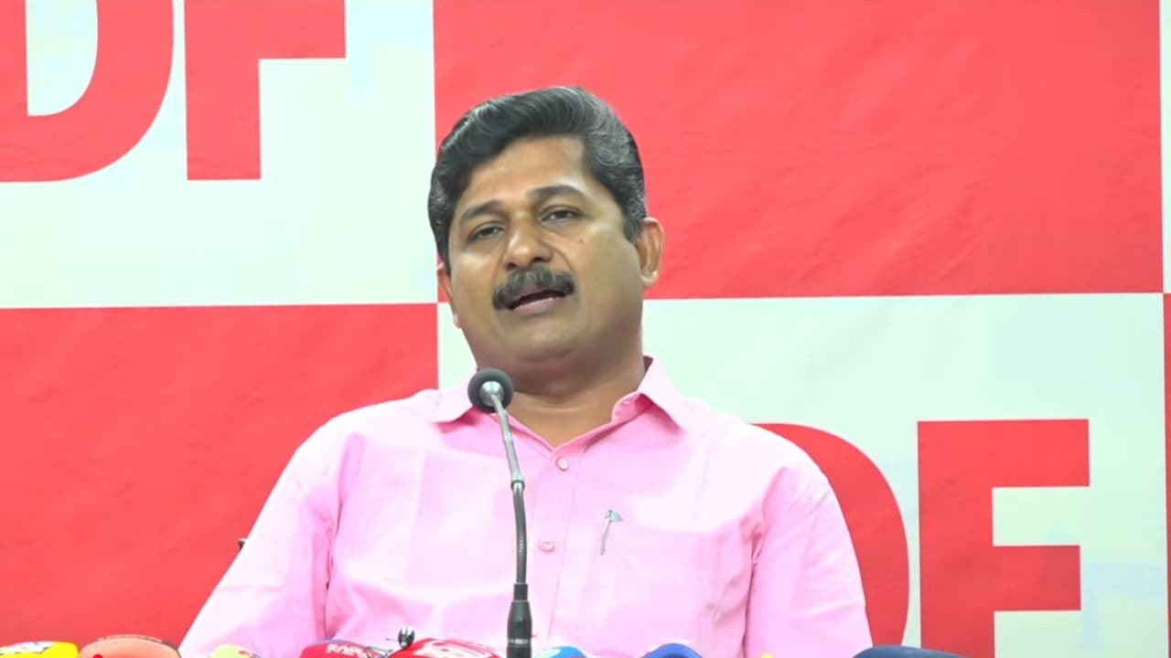 വന്ദേമാതരം സംഘപരിവാറിന്റെ രാഷ്ട്രീയ ആയുധം; വലതുപക്ഷ-വർഗീയ കൂട്ടുകെട്ടിനെ ഒറ്റപ്പെടുത്തണമെന്ന് എം. സ്വരാജ്