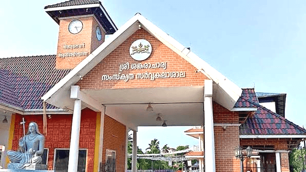 വിദ്യാർത്ഥികളുടെ കയ്യേറ്റത്തിൽ സിസാ തോമസിന് ഗവർണറുടെ പൂർണ്ണ പിന്തുണ; സംസ്ഥാന പോലീസ് മേധാവിയെ വിളിച്ചുവരുത്തി