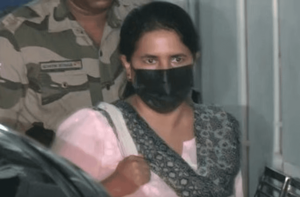 സി.എം.ആർ.എൽ - എക്സാലോജിക് കേസ്: കോഴിക്കോട് ഉൾപ്പെടെ എട്ടിടങ്ങളിൽ ഇ.ഡി റെയ്ഡ്; സി.പി.ഐ.എം ജില്ലാ സെക്രട്ടേറിയറ്റ് അംഗത്തിന്റെ വീടുകളിലും പരിശോധന