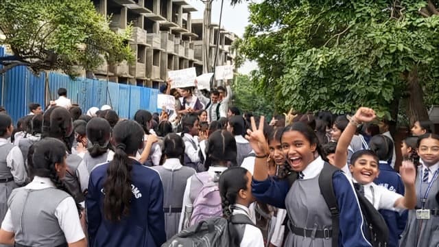 ഭോപ്പാലിൽ ‘ജെൻ ആൽഫ’ വിദ്യാർത്ഥി പ്രതിഷേധം: റീജിയണൽ സ്കൂളുകളെ കേന്ദ്രീയ വിദ്യാലയത്തിൽ ലയിപ്പിക്കുന്നതിനെതിരെ സമരം
