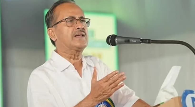 പുതിയ ജില്ലകൾ രൂപീകരിക്കുമ്പോൾ മലപ്പുറത്തെയും പരിഗണിക്കണം; ജനസംഖ്യാനുപാതികമായി ജില്ല കടുത്ത വിവേചനം നേരിടുന്നുവെന്ന് പി.എം.എ. സലാം