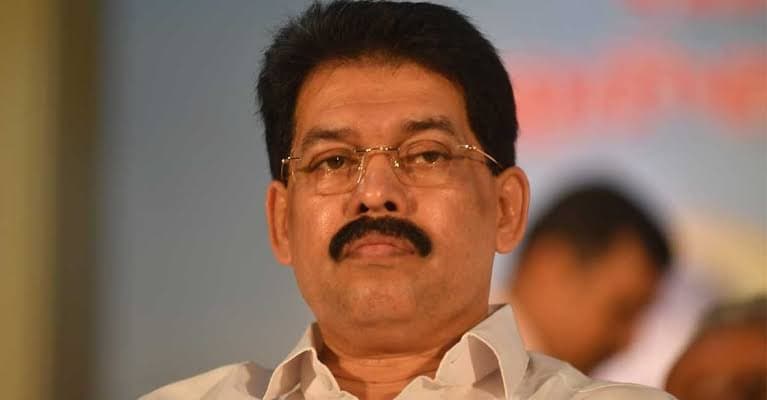 തിരഞ്ഞെടുപ്പിൽ പി.വി. അൻവറിനെ ചതിച്ചിട്ടുണ്ടെങ്കിൽ അത് പൊറുക്കാനാകില്ല; കോൺഗ്രസ് നേതാവിനെതിരെ ആഞ്ഞടിച്ച് കാരാട്ട് റസാഖ്