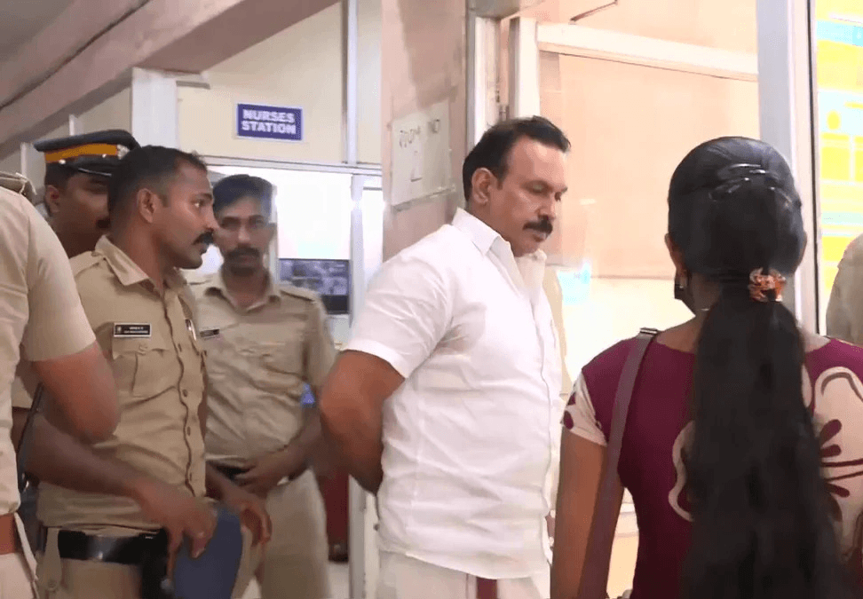 ചേന്തിയിലെ ചടങ്ങിൽ നിന്ന് മുഖ്യമന്ത്രി വിട്ടുനിന്നത് അനിലിന്റെ സാമൂഹികവിരുദ്ധ ബന്ധങ്ങൾ സംബന്ധിച്ച ഇന്റലിജൻസ് റിപ്പോർട്ടിനെ തുടർന്ന്