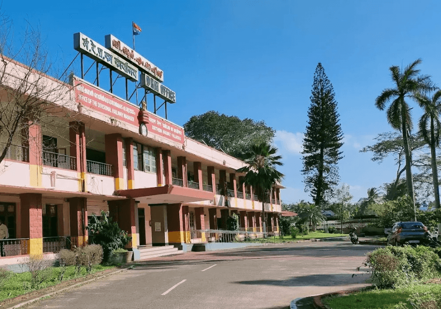 പാലക്കാട് റെയിൽവേ ഡിവിഷൻ വെട്ടിമുറിക്കുന്നതിനെതിരെ ജീവനക്കാരുടെ പ്രക്ഷോഭം; സ്ഥാനക്കയറ്റവും ട്രാൻസ്ഫറും തുലാസിലായെന്ന് പരാതി