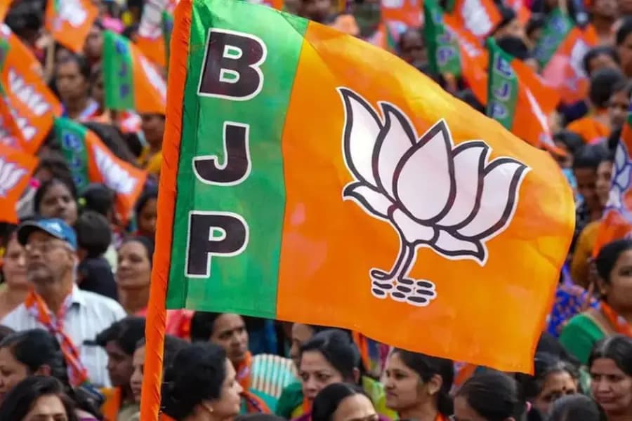 സംസ്ഥാന ബി.ജെ.പിയിൽ നിർണ്ണായക പുനഃസംഘടന; കേരളത്തെ രണ്ട് മേഖലകളാക്കി തിരിച്ചു, എം.ടി. രമേശിനും എസ്. സുരേഷിനും പ്രധാന ചുമതലകൾ