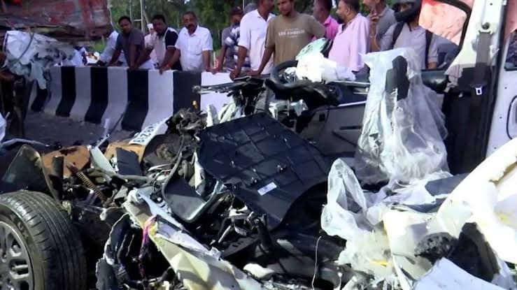 തൃശൂർ കയ്പമംഗലത്ത് 8 പേർ മരിച്ച വാഹനാപകടം: കാരണം ഹൈസ്പീഡ് ട്രാക്കിലെ അലക്ഷ്യമായ ലോറി പാർക്കിംഗെന്ന് പോലീസ്