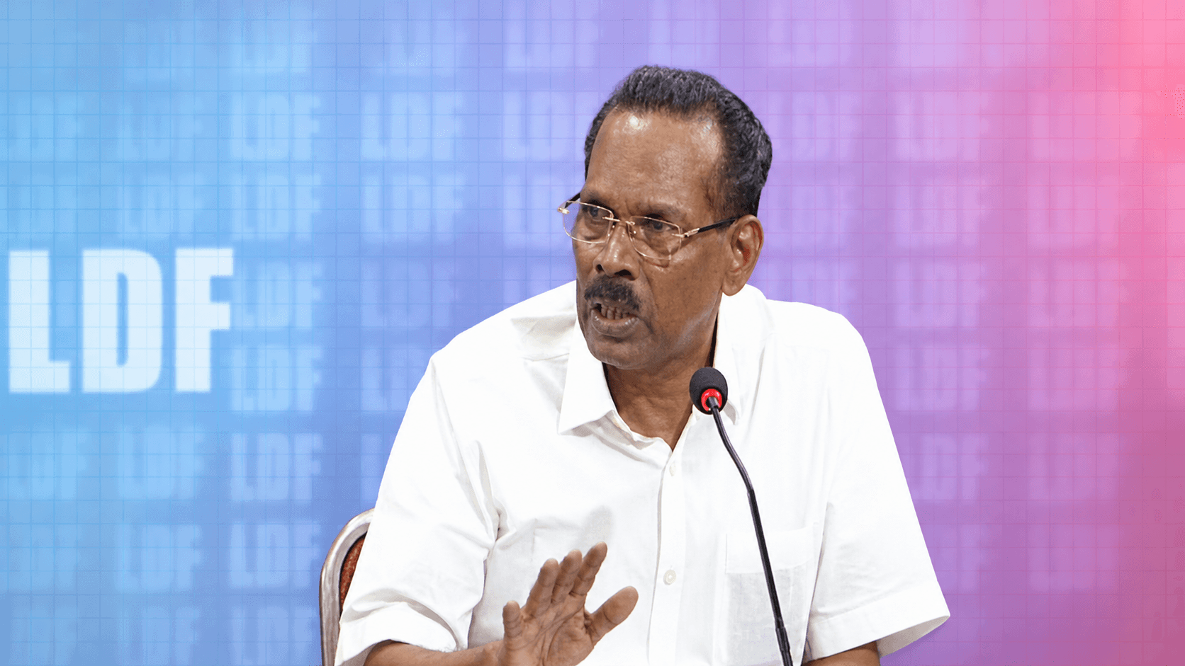 മുഖ്യമന്ത്രിയുടെ ചാർട്ടേഡ് ഫ്ലൈറ്റ് യാത്ര: സ്വാർത്ഥതാൽപ്പര്യമില്ലാതെ ആരും സഹായിക്കില്ലെന്ന് ടി.പി. രാമകൃഷ്ണൻ; ഭരണകൂടത്തിനെതിരെ പ്രതിപക്ഷ കടന്നാക്രമണം