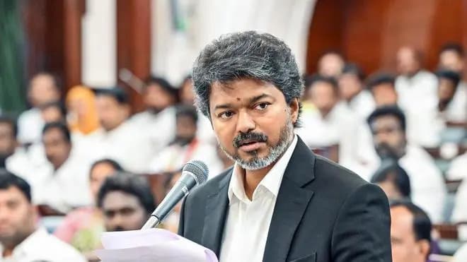 ജനങ്ങളെ അടിമകളാക്കി ഭരണം നടത്താനാണ് ഡിഎംകെയുടെ നീക്കം; ജനപക്ഷത്ത് ഉറച്ചുനിൽക്കുന്നത് ടിവികെ മാത്രമെന്ന് മുഖ്യമന്ത്രി സി. ജോസഫ് വിജയ്