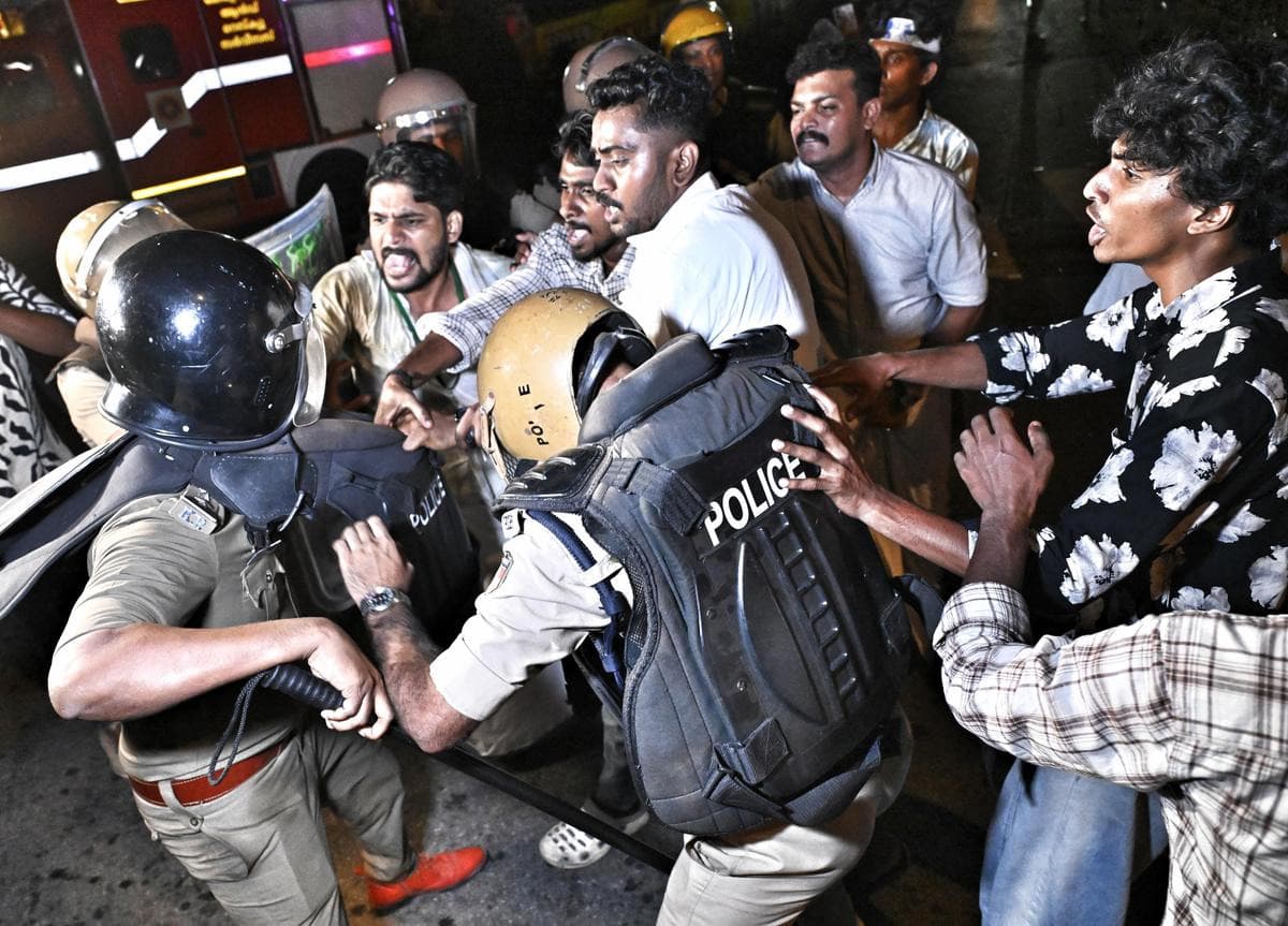 യൂണിവേഴ്സിറ്റി ഹോസ്റ്റൽ സംഘർഷ വിവാദം: കന്റോൺമെന്റ് എസ്എച്ച്ഒ സതീഷിന് കമ്മീഷണറുടെ താക്കീത്; എസ്ഐ ഗോകുലിനെതിരെയും നടപടിക്ക് സാധ്യത