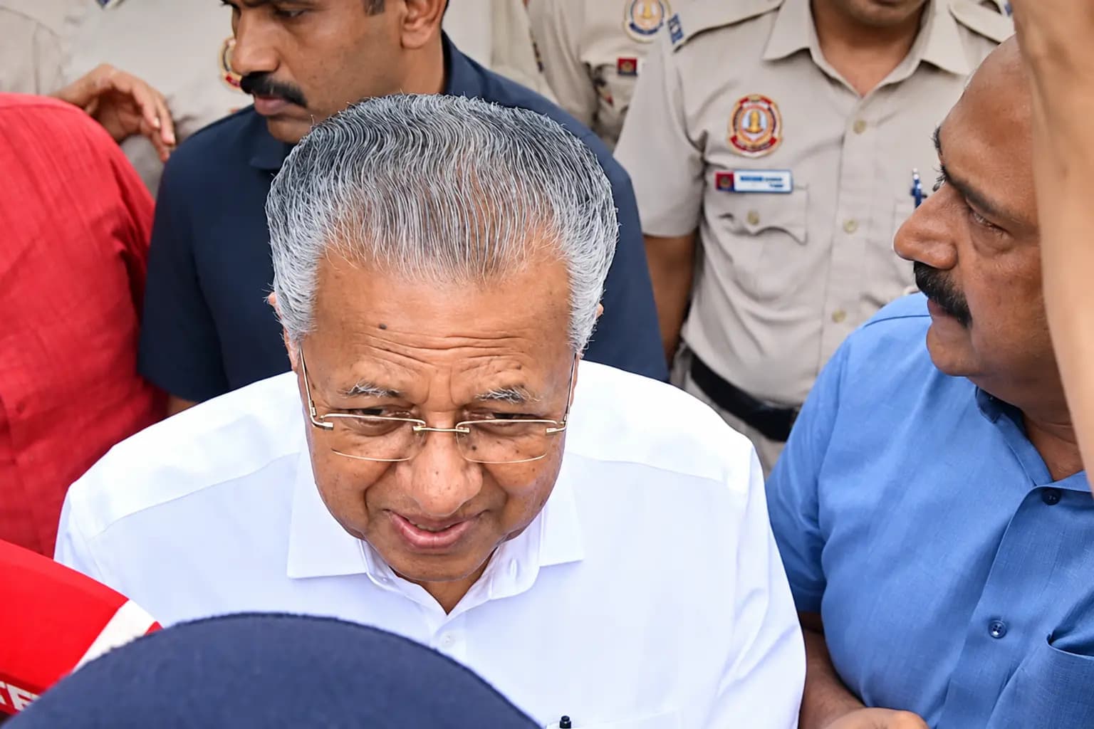 കസ്റ്റഡിയിലെടുത്ത നേതാക്കളെ വാഹനത്തിലിരുത്തി നഗരം ചുറ്റിക്കുന്നു; പിണറായി വിജയന്റെ ആരോഗ്യപ്രശ്നങ്ങൾ പോലീസ് മുഖവിലയ്ക്കെടുക്കുന്നില്ലെന്ന് ജോൺ ബ്രിട്ടാസ് എംപി