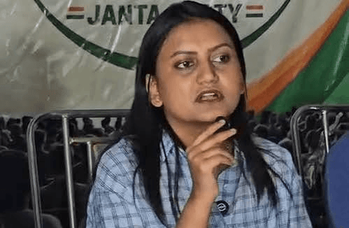 പൊലീസ് തന്നെ അന്യായമായി തടഞ്ഞുവെച്ചിരിക്കുന്നു; ഉദ്യോഗസ്ഥർക്കെതിരെ കേസ് എടുക്കണമെന്ന് ആവശ്യപ്പെട്ട് സിജെപി ലീഗൽ ഹെഡ് രത്ന സിങ് സാകേത് കോടതിയിൽ