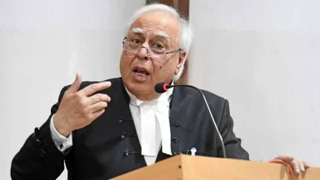 'ഭരണത്തിൽ നിന്ന് പടിയിറങ്ങാൻ സമയമായി': രാജ്നാഥ് സിങ്ങിന്റെ ഭരണമാറ്റ ആരോപണങ്ങൾക്ക് കപിൽ സിബലിന്റെ മറുപടി